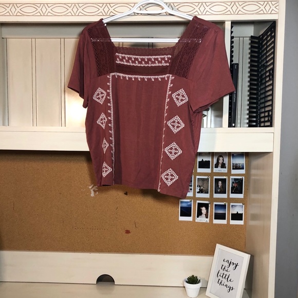 NWOT American Eagle Aztec Lace Top - Picture 5 of 6